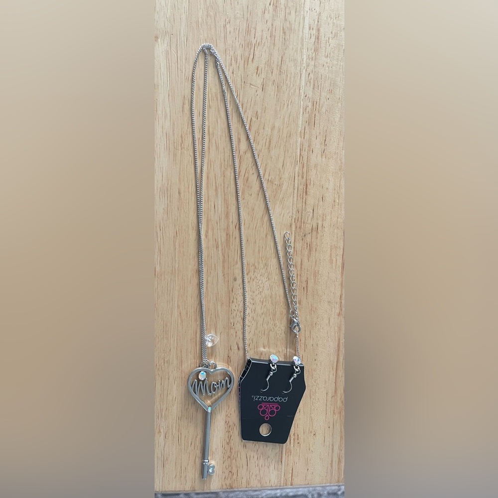 Paparazzi Silver 'Mom' Key Necklace and Earring Set - Picture 2 of 2